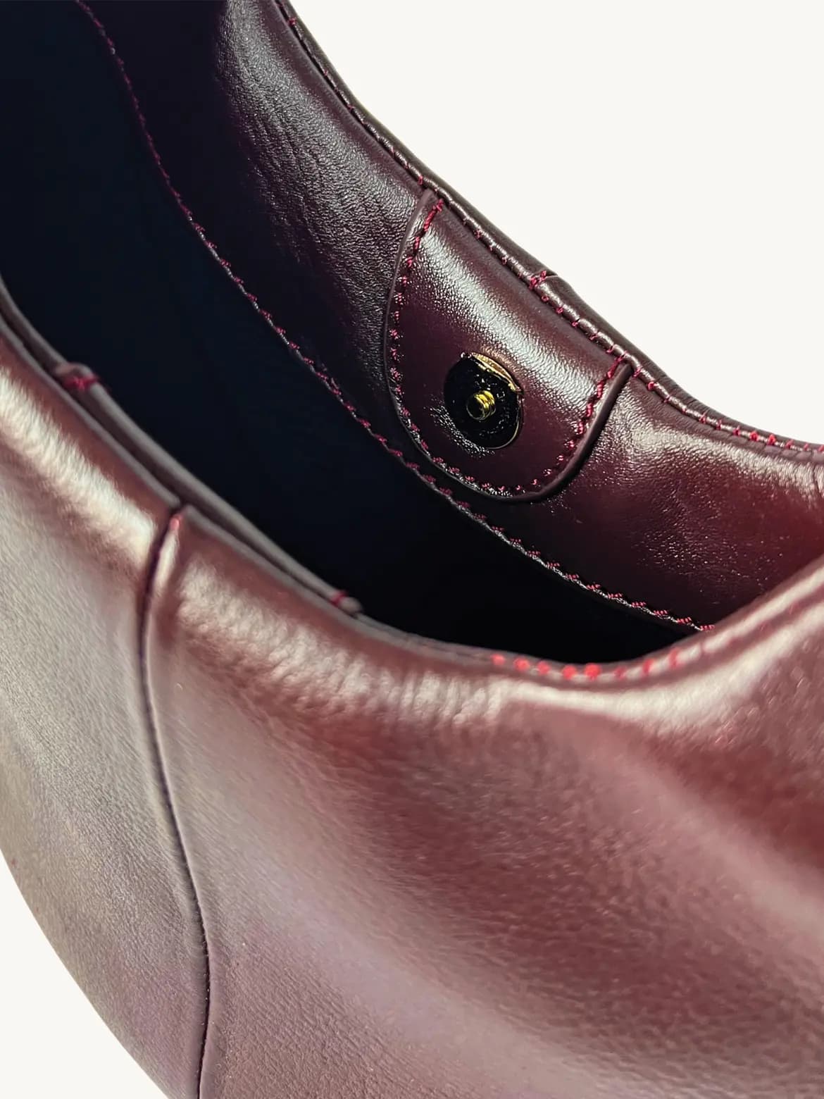 C'est le Gnnochi C'est le Gnnochi Chipotle Shoulder Bags view 3 by CÉCI